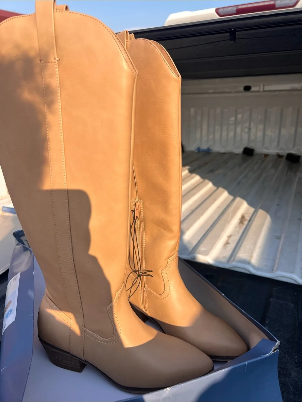 New Knee High Memory Foam Boots Size 6